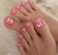 Flower Toe Nails, Pink Toe Nails, Simple Toe Nails, Pedicure Designs Toenails, French Pedicure, Gel Toe Nails, Acrylic Toe Nails