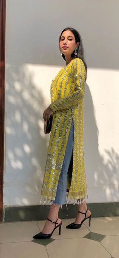 Traditional Kurta With Jeans, Traditional Kurti With Jeans, Trendy Kurtis With Jeans, Kurti And Jeans, Dress For Haldi Function, Simple Wedding Dress Long Sleeve, Kurta Aesthetic, Dress With Sleeves Wedding, Yellow Suits