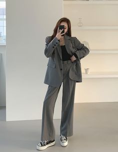 A work-essential fashion outfit Single-breasted button closure With functional pockets Relaxed fit that gives comfort Grey Suit Jacket, Wide Leg Pant Suit, Fly Outfit, Straight Clothes, Ladies Blazer, Chic Blazer, High Waist Wide Leg Pants, Pantsuits For Women, Blazer Set