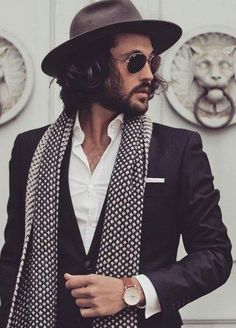 Finding the perfect pair of sunglasses can seem a intimidating, But Dont Worry with our advice you will know exactly what style of frame suits your face. Dandy Look, Workout Man, Levi Denim Jacket, Men With Street Style, Mens Fashion Blog, Hat Style, Men's Hats