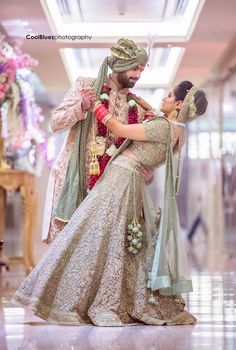 Sherwani Couple Poses, Cupal Photo Shadi, Wedding Bridal Poses Photo Ideas, Indian Wedding Copal Photography, Bridal Groom Photography Indian, Bride And Groom Photoshoot Indian, Marriage Couple Dress Indian, New Wedding Couple Poses Indian, Indian Couple Marriage Photoshoot