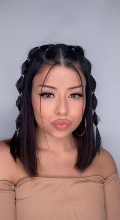 30 Rocking Festival Hairstyles For Short Hair Ladies 2000s Hairstyles, Tail Hairstyle, Concert Hairstyles, Rave Hair, Y2k Hairstyles, Birthday Hairstyles, Peinados Fáciles Para Cabello Corto, Penteado Cabelo Curto, Festival Hair