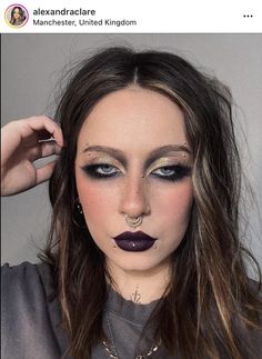 Goth Queen Makeup, Autumn Goth Makeup, 90s Witch Makeup, Plus Size Goth Makeup, Fall Goth Makeup, 70s Goth Makeup, Dark Fairy Makeup Looks, Dark Rave Makeup, Witch Make Up Pretty