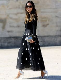 Best Of Fashion Week, Mode Tips, Walking Down The Street, Paris Mode, Blazer Outfit, Moda Paris, Paris Fashion Week Street Style, Trend Fashion, Inspired Outfits