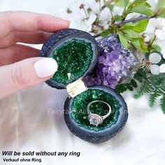 This is a completely handmade glass crystal ring box that could be the perfect presentation for your one special ring. HOW IT'S MADE: The green color resembles a beautiful sparkling green emerald geode but is actually made from epoxy resin and shimmering glass pieces. Epoxy resin is a very sturdy and long-lasting material and has been mixed with green dye and small glass pieces. The glass pieces have been specially treated so they won't have any rough edges. The outer shells are made from clay a Weird Wedding, Unique Ring Box, Crystal Engagement Ring, Green Geode, Engagement Ring Holders, Crystal Engagement Rings, Geode Ring, Silver Emerald Ring, Candles In Fireplace