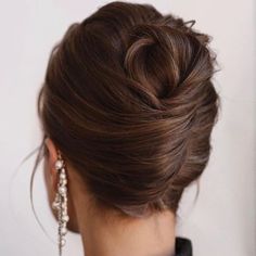 how to wear the classic essence in your everyday life Κούρεμα Bob, Wedding Hair Up, Guest Hair, Fishtail Braid, Wedding Hair Inspiration, Low Bun, Elegant Updo, Bridal Hair And Makeup, Wedding Hair And Makeup