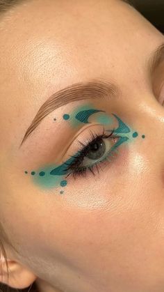 India Poulton on Reels | Oppidan · See Me Glam Makeup Looks Colorful, Cute Graphic Liner Looks, Makeup Looks With Jewels, Wet Liner Looks, Makeup Looks Graphic Liner, Make Up Artistique, Trend Makeup Looks, Dot Eye Makeup, Weird Makeup Ideas