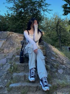 girl sitting on stone step, her hand is fixing her black hair, her face can’t be seen Cute Modeling Poses, Poses For Selfies, Pose Mode, Best Poses For Selfies, Ootd Poses, Pose Portrait, Photo Hacks, Poses Selfie, Pose Fotografi