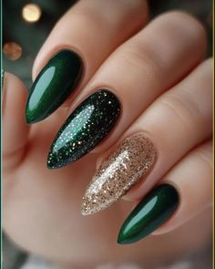 Green Glitter Christmas Nail Designs, Nail Ideas For Fall Wedding, Green Nails Gold Glitter, Green Sparkling Nails, Dark Green Sparkle Nails, Green Glitter Nails Christmas, Christmas Nail 2024 Trends, Green Fall Nails Ideas, Fall/christmas Nails