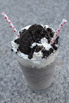 an oreo cookie milkshake with two straws in it