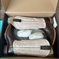 Only Worn 1 Time, Just Don’t Wear Them Enough To Keep. Square Toe. Color Is A Pinkish Thread And Crackle White And Dark Brown Leather. In Great Condition And Have Box! Ariat Womens Boots, Ariat Shoes, Dark Brown Leather, Just Don, Rain Boots, Dark Brown, Brown Leather, Womens Boots, Thread