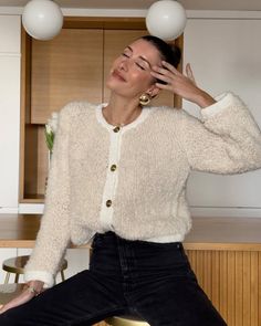 See and Shop the Spring Boxy Jacket Trend | Who What Wear Boucle Jacket Outfit, Tweed Cardigan, Rose Jacket, Fall Mood, Effortless Outfit, Jacket Cardigan, Boucle Jacket, Autumn 2023, Teddy Jacket