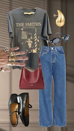 #casual #outfitinspo #vibes #itgirl #red #fall #donttext Minimalist Interview Outfit, Outfit Inspo Everyday, Modern Beatnik Style, Fall Fits Women, Spring 2024 Style, Short Sleeve Fall Outfits, Black Tshirt Outfit Women Casual, Outfits To Wear To Concerts, Simple Spring Outfits Casual