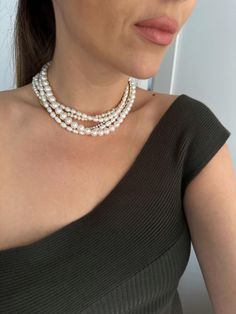 This luxurious 5-layer natural pearl and crystal necklace is a true statement piece, perfect for brides and those seeking elegant jewelry for special occasions. Handcrafted with shimmering natural pearls and sparkling crystals, this necklace offers a modern twist on classic pearl jewelry, making it a stunning choice for weddings, galas, or formal events. The multi-layer design creates a breathtaking look that elevates any outfit, from a bridal gown to an evening dress. Whether you're walking dow Classic Pearl Jewelry, Statement Wedding Jewelry, Jewelry Formal, Formal Jewelry, Gala Dinner, Wedding Jewellery Necklace, Natural Pearl, Pearl Choker, Bridal Pearls