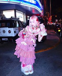 Kawaii Punk Aesthetic, Harajuku Maximalism, Pink Maximalist Outfit, Decorakei Fashion, Pink Harajuku Style Summer Dress, Jfashion Decora, Maximalist Outfit, Harajuku Style Pink Ruffled Skirt, Maximalist Outfits