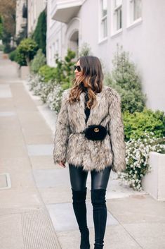 Leather And Fur Outfits, Long Fur Coat Outfit Classy, Long Fur Vest Outfit, Belt Bag Outfit Winter, Rectangle Outfits, Gucci Belt Bag Outfit, Outfits With Fur Coats, Gucci Bag Outfit