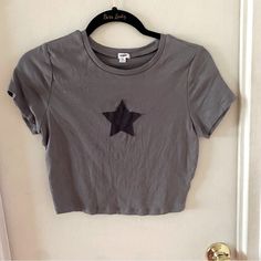 Garage Grey Semi-Crop T-Shirt With Star Appliqu. Size Large. Never Worn. Casual, Punk Rock, Goth, Grunge, Biker, Moto, Figure Flattering, Trendy. Gray Goth Aesthetic, 90s Fashion Grunge Women, Trendy Summer T-shirt With Star Patch, Summer Cotton T-shirt With Star Patch, Crew Neck Tops With Star Logo For Summer, Graphic Tee With Star Logo For Summer, Casual Summer Tops With Star Logo, Fitted Star Print T-shirt For Summer, Trendy Fitted Tops With Star Print