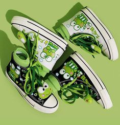 Mode Indie, Cute Casual Shoes, Black High Top Shoes, Back To School Shoes, Kawaii Shoes, Cute Frog, Black High Tops, Cute Frogs, Fashion Couple