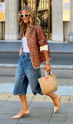 Quilted Jacket Outfit, Chic Summer Outfits, Looks Street Style, Outfit Trends, Looks Chic, Style Mistakes, Cotton Jacket, Outfits Casuales, Fashion Classy