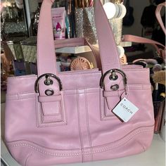 Coach Is Well Known For Its Quality And Durability. Never Disappoints. It’s Like New Still Have The Tag And It Have One Scratch And It Barely Shows Asked Me For An Offer Coach Bags, Coach Bags Pink, Vintage Coach Bags, Bags Coach, Pretty Bags, Vintage Coach, Style Board, Aesthetic Fashion, Triangles