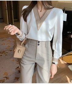 Shomiz Blouses Fashion, Casual White Shirt, Chiffon Shirt Blouse, White Long Sleeve Blouse, Woman Suit Fashion, Classy Work Outfits, Stylish Work Outfits, Elegant Blouses, Fashion Attire