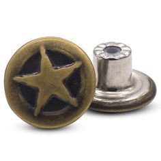 a metal button with a star design on the front and back of it's buttons