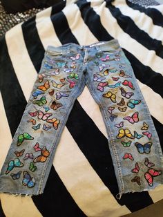 Beautiful 90s inspired butterfly and paint jeans. Size 36x32 Custom Pants Jeans, Creative Cushions, Patch Work Jeans, Paint Jeans, Jean Jacket Diy, Butterfly Jeans, Jacket Diy, Custom Pants, Patched Denim Jeans