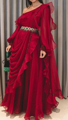 Fancy Sarees Party Wear, Mode Turban, Saree Designs Party Wear, Indian Dresses Traditional, Fancy Dresses Long, Indian Gowns Dresses, Indian Bridal Outfits, Designer Party Wear Dresses, Designer Dresses Casual