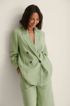 Double Breasted Linen Blazer Green | na-kd.com Linen Blazer Outfit Women, Linen Blazer Outfit, Green Blazer Outfit, Linen Suits Women, Linen Blazers Women, Wedding Guest Suits, Blazer Outfits Casual, Blazer Outfits For Women, Spring Suit