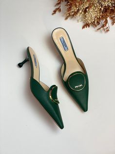 Shoes Heels Classy, Classy Shoes, Vintage Heels, Chic Shoes, Fancy Shoes, Aesthetic Shoes, Elegant Shoes, Moda Vintage