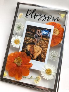 Floating frame. Polaroid flower frame. Pressed flowers and dried flowers. Frame Ideas For Friends, Frame Polaroid, Pressed Flowers Frame, Pressed Flower Frame, Pressed Flower Crafts, Ideas For Friends, Polaroid Frame, Frame Ideas, Bauble Ornaments