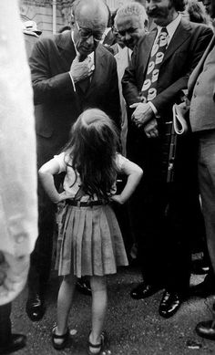 A garota que desafiou o ditador (o general Figueiredo). Foto de Guilherme Nicolaevsky, Belo Horizonte 1979