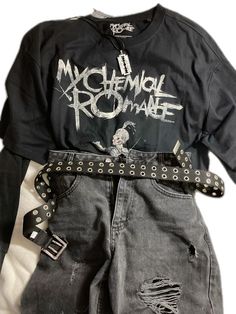 Emo Band Shirt Outfits, Emo 90s Outfit, Alternative Clothing Men, Mcr Outfit Ideas, Masc Emo Outfits 2000s, Emo Outfits 2000s Men, Emo Punk Outfits Men, Emo Outfits Masc, Emo Cute Outfits