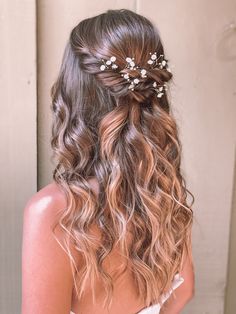 Hair Quinceanera, Grad Hairstyles, Cute Prom Hairstyles, Half Up Wedding Hair, Simple Prom Hair, Quinceanera Hairstyles, Prom Hair Down, Ball Hairstyles, Quince Hairstyles