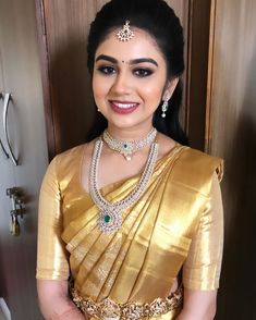 Gold Saree With Diamond Jewellery, South Indian Engagement Look, Simple Engagement Looks For Indian Bride, Reception Saree Look For Bride, Gold Saree Blouse Design, Engagement Looks For Indian Bride In Saree, Engagement Saree Ideas, Reception Saree For Bride, Engagement Sarees