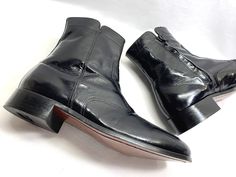 VERY HANDSOME COSPLAY OR EVERYDAY BOOTS. BLACK LEATHER FLORSHEIM DISCO DRESS BOOTS. NEAR NEW CONDITION IMPECCABLY CLEAN.  READS A MENS SIZE 10 3E INSIDE THE BOOTS. LOOKS LIKE IT READS 13 3E BUT IT IS A 10 3E. I MADE SURE BY MEASURING THEM AGAINST SOME OTHER SIZE 10 FLORSHEIM BOOTS I HAVE AND THEY ARE THE SAME LENGTH AS A 10.  I BELIEVE THESE ARE FROM THE 90's. 70's STYLE JOHN TRAVOLTA SATURDAY NIGHT FEVER THE BEATLES RETRO DISCO LEATHER BOOTS.  VERY GENTLY WORN IMPECCABLY CLEAN CONDITION. LOOKS Retro Black Heeled Boots For Winter, Retro Black Winter Heeled Boots, Fitted Black Chelsea Ankle Boots, Retro Black Ankle Boots, Retro Fitted Black Heeled Boots, Fitted Vintage Black Boots, Retro Black Boots For Party, Vintage Black Chelsea Boots With Round Toe, Vintage Black Heeled Boots With Snip Toe