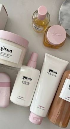 Christmas Wishlist For Teens, Glow Skin, Pretty Skin Care, روتين العناية بالبشرة, Skin Care Items, Pretty Skin, Moisturize Hair, Beauty And Fashion, Skin Care Essentials