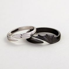 Achadinhos da Shô on Twitter: "alianças - a thread https://t.co/BH2OFIqjlj" / Twitter Elegant Winged Rings As Gifts, Elegant Winged Rings For Gifts, Elegant Sterling Silver Winged Rings, 천사와 악마, Couples Ring, Couples Ring Set, Dragon Ring, Angel And Devil, Matching Rings