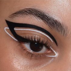 Colorguard Makeup, Abstract Eyeliner, Eyeliner Inspo, Eyeliner Color, Graphic Makeup, Graphic Eyeliner