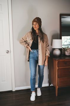 Four Casual Ways To Style A Shacket For Fall - Stitch & Salt Grunge Mom Outfits, Substitute Outfits, Mom Fits, Wfh Outfits, Winter Styling, Jeans Outfit Fall, Teaching Outfits, Mom Jeans Outfit