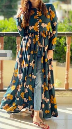 Girls Kurti Design Style, Long Tops Designs, Stylish Kurtis Design, Womens Trendy Dresses, Stylish Short Dresses, Pakistani Dresses Casual, Dress Design Patterns