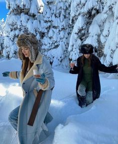 Mode Au Ski, Wallpaper Winter, Snow Trip, Aesthetic Winter, Ski Season, Winter Photo