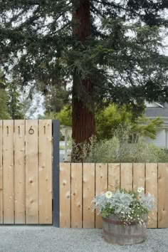 a wooden fence with a potted plant next to it and the words gardenista on top