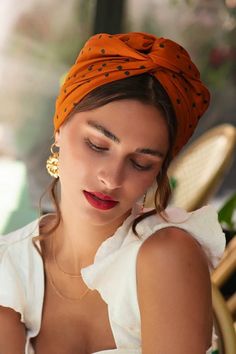 Easy to tie turban - Terracotta polka dots – Indira de paris Turban Mode, Turban Outfit, Scarf Aesthetic, Hair Turban, Peinados Fáciles Para Cabello Corto, Turban Style, Turban Headbands, Head Accessories