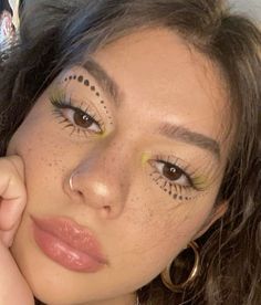 Easy Rave Makeup, Whimsigoth Makeup, Eyeliner Art, Eyeliner Inspo, Hippie Makeup, Eyeliner Hacks, Cute Eye Makeup, Rave Makeup, Makeup For Black Skin