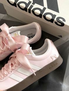 Pink Shoes Adidas, Coquette Adidas, Adidas Pink Shoes, Stile Hijab, Dr Shoes