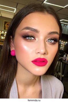 Hot Pink Lipstick Makeup Look, Professional Makeup Looks For Work, Pink Lipstick Makeup, Make Up Color, Bold Lip Makeup, Pink Lips Makeup, Creative Makeup Looks, Pink Lipstick