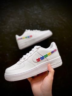 Air Force One ➖ Comme Des Garçons Aujourd'hui on vous présente un modèle en toute simplicité. Ça vous plaît ce genre de custom ? #af1 #nike #af1custom #rouencity #atelierdartiste #shoes #customshoes #custom #CDG #labellesneaker #eshop #paintingoftheday #picoftheday #sneaker #commedesgarçons Sneaker Art, Nike Sneaker