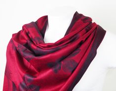 Festival shawl and scarf for women A beautiful and elegant shawl printed with large red roses. Crafted from medium weight fabric. Great to keep the chill off on crisp mornings or cold evenings. Perfect to be used as party wear, yet versatile enough to complement your everyday wardrobe. Luxurious to the touch and feel. Light weight and easy to carry. Will make a perfect gift for any Occassion like Valentine's day, wedding, birthday and even more. ~~Item details~~ Fabric: Soft silk blend pashmina Purple Shawl, Festival Scarves, Summer Shawl, Elegant Shawl, Winter Wrap, Spring Scarves, Bold Floral Print, Black Scarf, Valentine Special