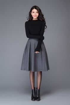 Black And White Outfit, Cooler Style, Grey Skirt, Peplum Tops, Winter Skirt, A Skirt, Plaid Fashion, Heidi Klum, 가을 패션